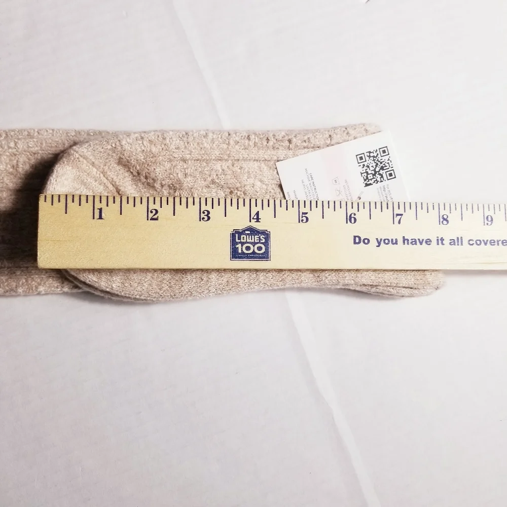 NWT PUDUS SWEATER SOCKS SIZE 6 TO 10 SHOE SIZE